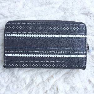 Thirty-One Stackin' Jacksons Wallet in Dot Pebble